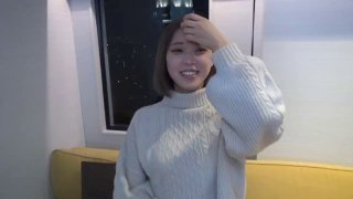 (中字)房仲妻带客看房被硬上睡走mp4